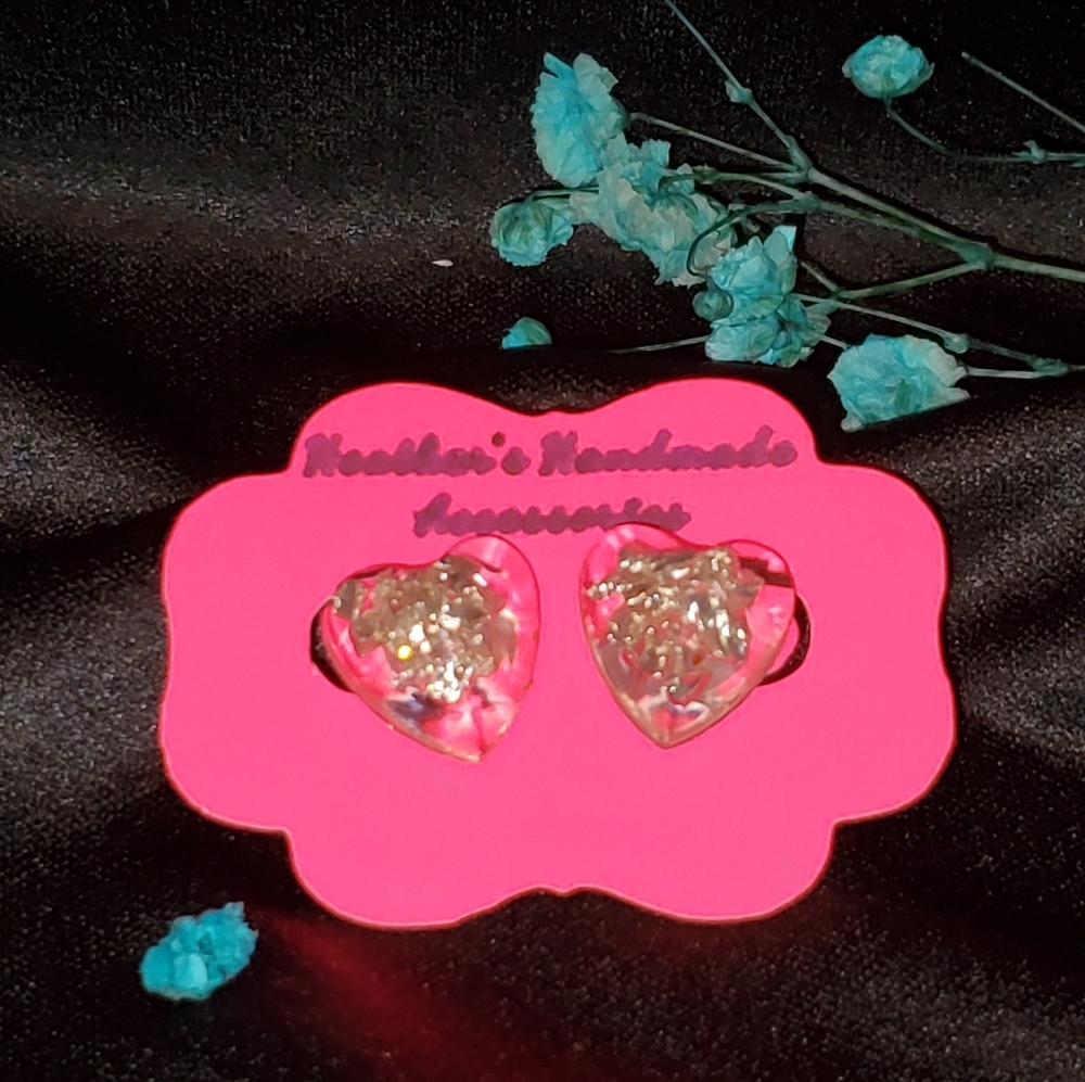 Heart stud resin earrings